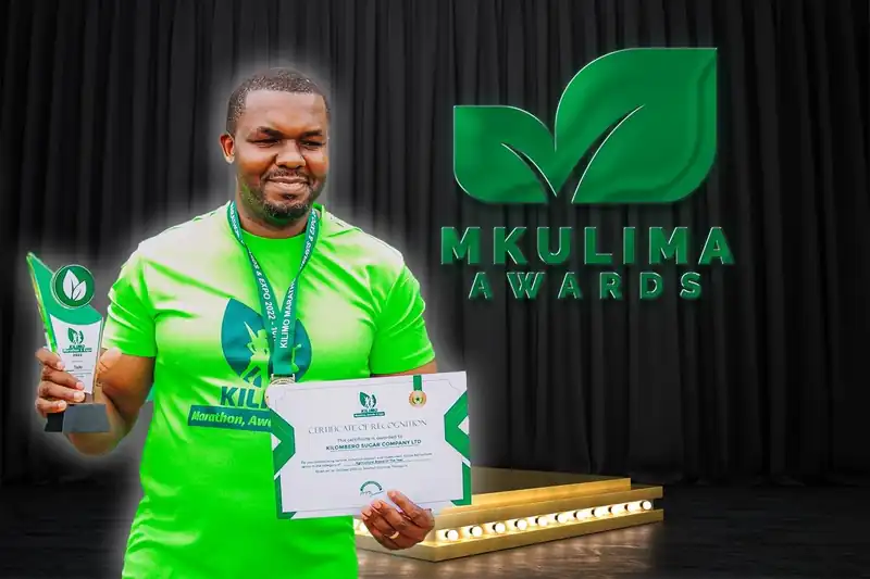 Mshindi wa Mkulima Awards akiwa ameshika tuzo na cheti chake